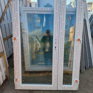 kétszárnyú műanyag bejárati ajtó tiszta üveges