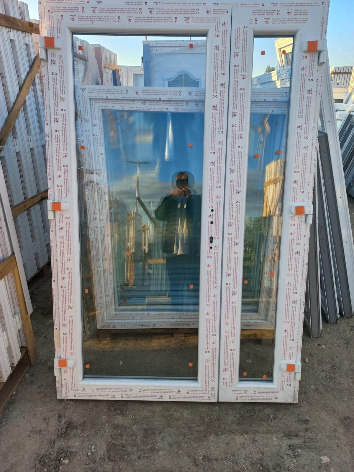 kétszárnyú műanyag bejárati ajtó tiszta üveges