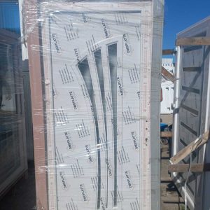 műanyag bejárati ajtó